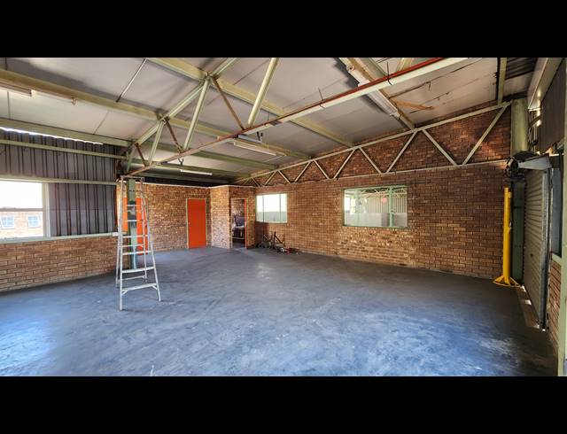 125M² WAREHOUSE TO LET IN SEBENZA